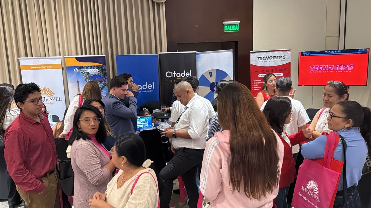Expositores y agentes de viajes en Ladevi Workshop Guayaquil.