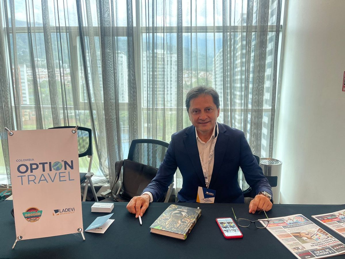 Javier Valencia, Option Travel.