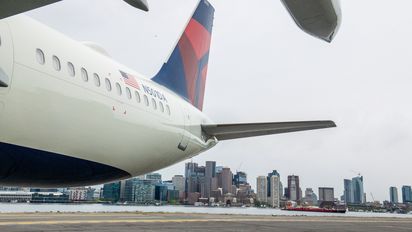 Delta Air Lines opera diariamente entre México y Estados Unidos con aviones modernos, eficientes y de última generación, equipados con servicio de First Class, Delta Comfort+ y Main Cabin.