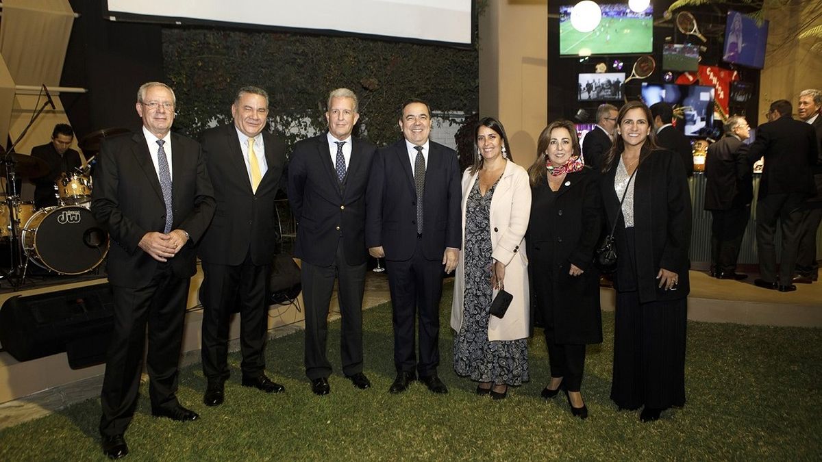 Ejecutivos y autoridades de la aerolínea Air Canada, embajada de Canadá y la Cámara de Comercio Canadá Perú presentes en el evento. - Ladevi Medios y Soluciones Ejecutivos y autoridades de la aerolínea Air Canada, embajada de Canadá y la Cámara de Comercio Canadá Perú presentes en el evento.