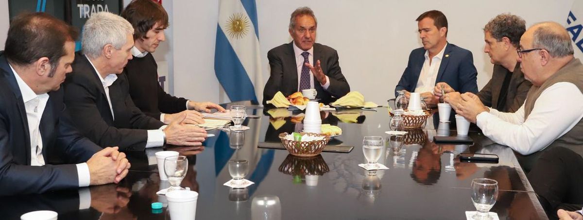 El turismo estudiantil atraviesa una preventa más lenta y cada vez más familias tienen dificultades para sostener el pago de los viajes de egresados. &nbsp;