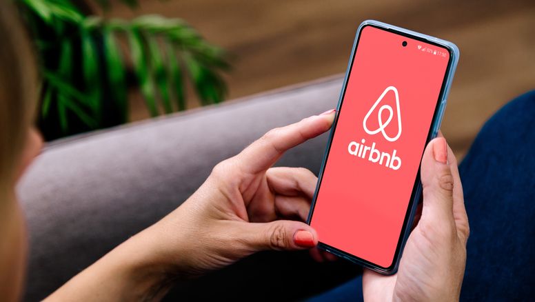 Concanaco-Servytur y Airbnb acuerdan acciones para fortalecer a los negocios locales de cara a la Copa Mundial de Futbol 2026.