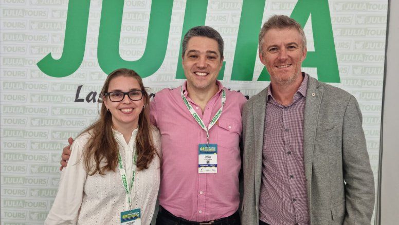 Candelaria Costa y&nbsp; Gastón Chiappa, de Juliá Tours; y Lucas Ozuna, de Europamundo.