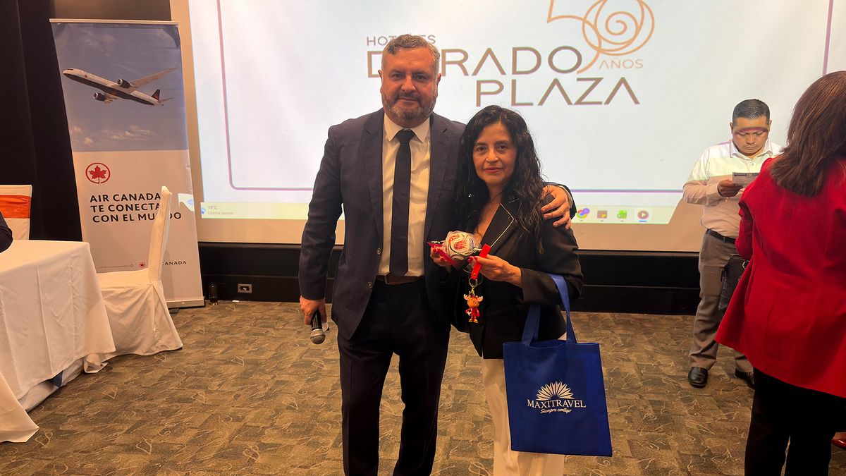 Maxitravel y los expositores entregaron premios a los asistentes, durante la Caravana Workshop 2026, en Quito. 