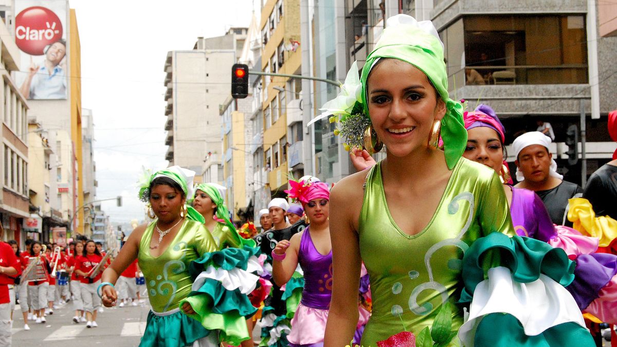 Carnaval de la Fruta y de las Flores en Ambato. - Ladevi Medios y Soluciones Carnaval de la Fruta y de las Flores en Ambato.