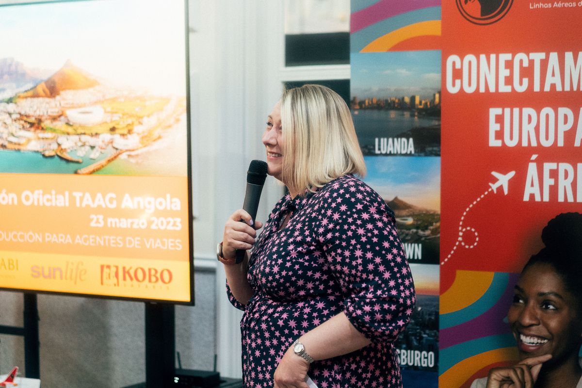 Sharon Huetson en el evento de TAAG Angola Airlines.