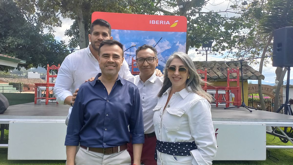 Equipo de Iberia Ecuador.