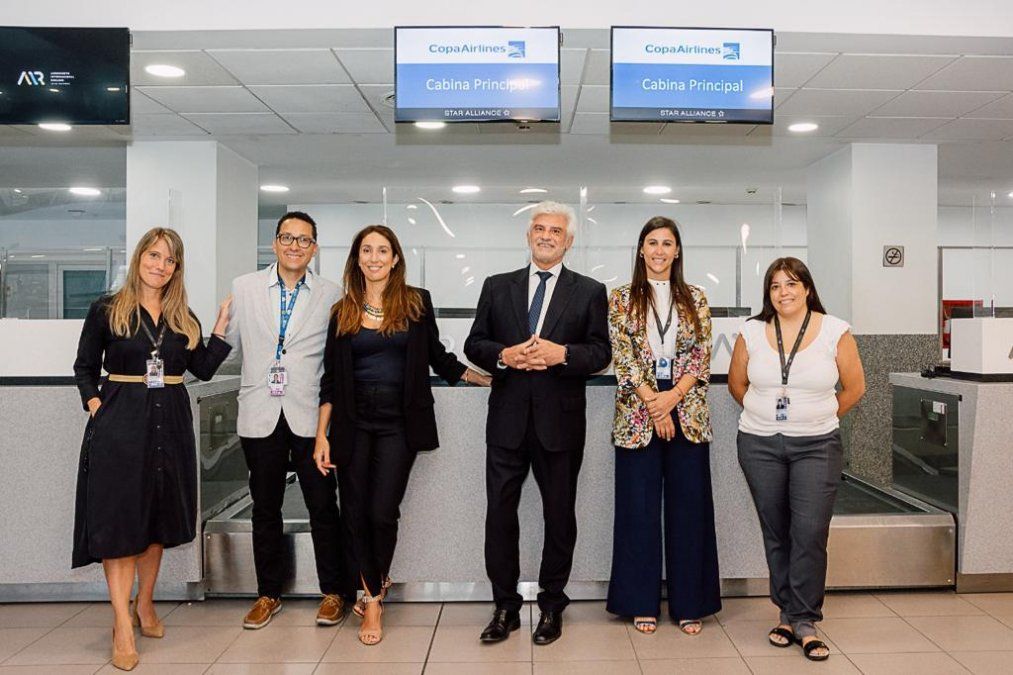 Marianela Gino, Angelino Harris, Lorena Gasser, Eduardo Rogmanoli, Josefina Grandineti y Georgina González en el marco del regreso de Copa Airlines a Rosario.