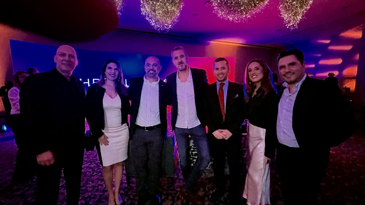 Invitados a la celebración de Mega Travel. Invitados a la celebración de Mega Travel.