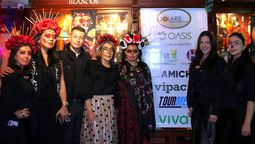 Esperanza Díaz, gerente de Solaris Mayorista de Turismo, junto a su equipo y Daniela Palacio, representante para Colombia y Centroamérica de Oasis Hotels & Resorts; y Diego Fonseca, comercial en Colombia de la cadena hotelera.