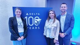 Soledad Lago, directora de Comunicaciones para América Latina de Delta; Jessica Wolf, gerente de ventas de Delta en Chile; y Alex Antilla, vicepresidente para América Latina de Delta Air Lines. 