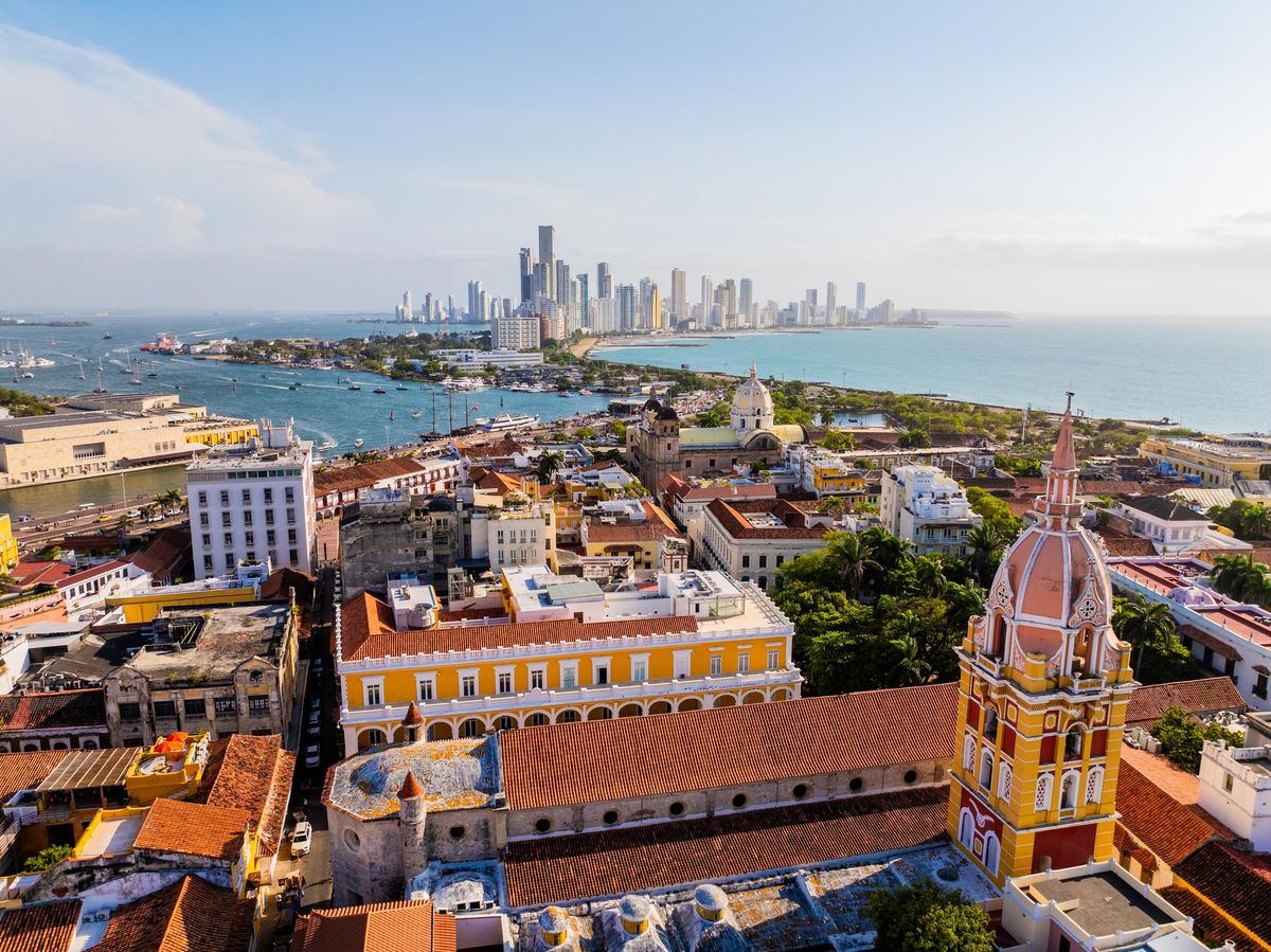 Cartagena impulsa su promoción turística con premios, ferias y alianzas que fortalecen su proyección global. Cartagena impulsa su promoción turística con premios, ferias y alianzas que fortalecen su proyección global.