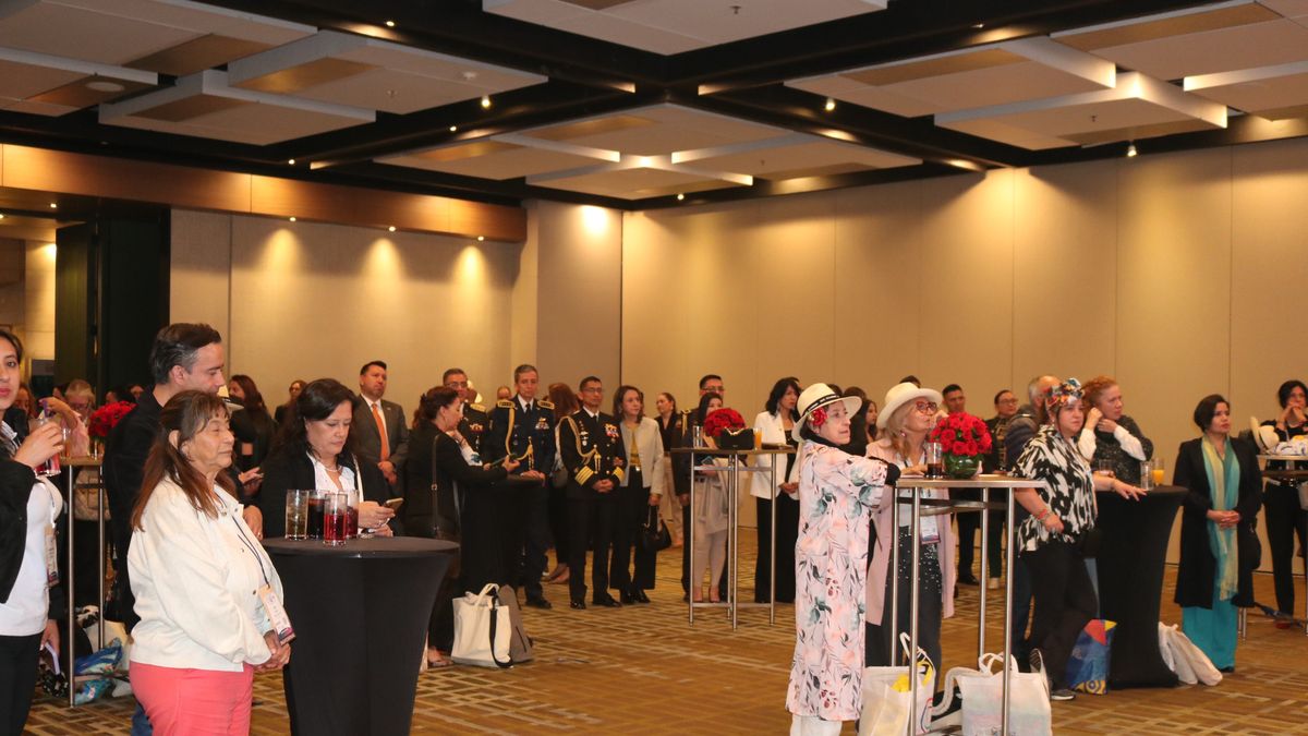 Agentes de viajes y profesionales del sector turístico durante la presentación de Ecuador.