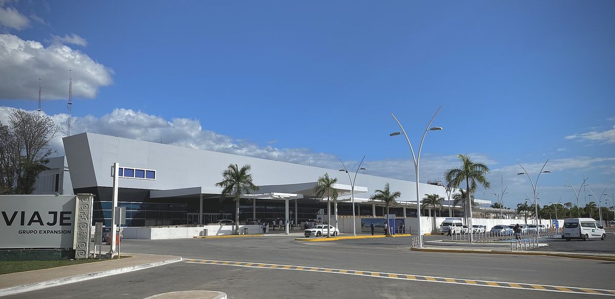El Aeropuerto Internacional de Mérida es la principal puerta de ingreso de turistas para Yucatán.