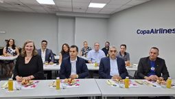 Representantes de turoperadores, hoteles y autoridades de Cuba se reunieron en la oficina de Copa Airlines.