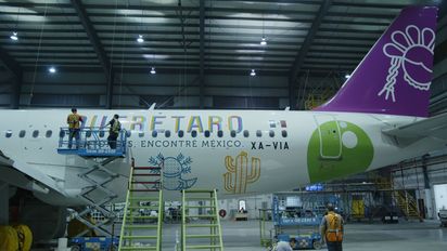 Viva Aerobus presenta su nuevo avión temático de Querétaro