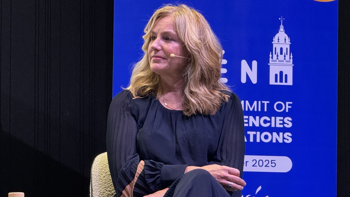 Pauline Suharno, Presidenta de ASTINDO (Asociación de Agencias de Canadá), durante la 8 Cumbre Mundial de agencias de viajes.