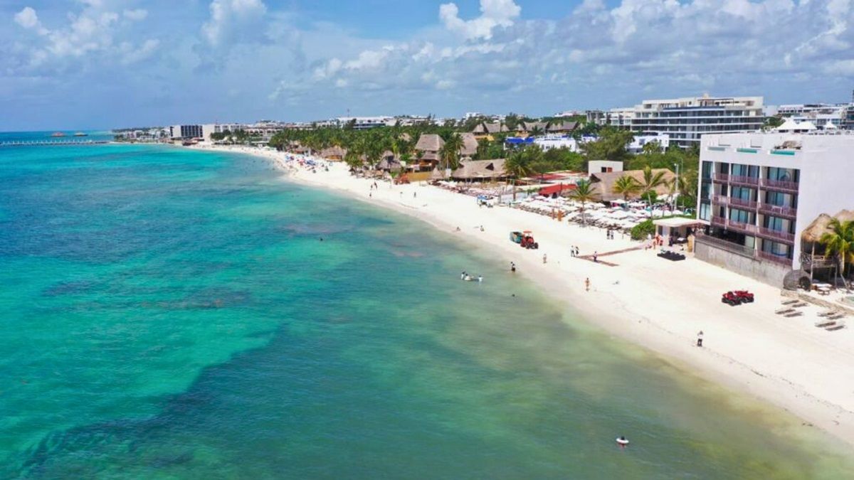 Desde Playa del Carmen es posible tomar un ferry a la isla de Cozumel.