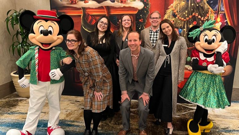 El equipo de Experience Kissimmee en su evento especial de Navidad.