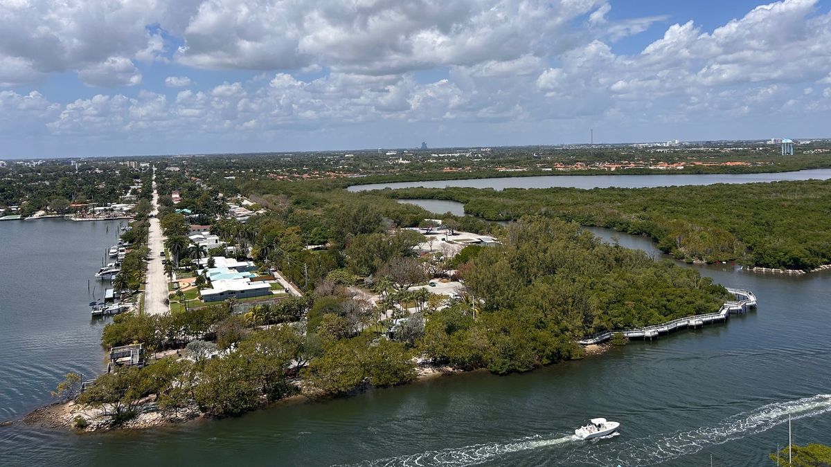 El hotel cuenta con dos opciones de vistas: el océano y el Intracoastal, donde se realizan actividades náuticas.
