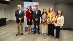 Representantes del directorio de Achet, junto a Ximena Castillo de Phoenix y Verónica Goldfart de Google. 