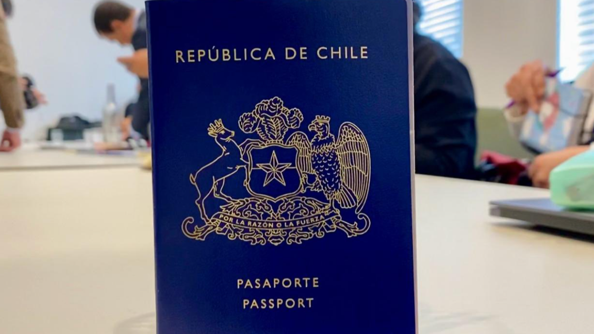 Estados Unidos podría actualizar esta semana el formulario para solicitar Visa Waiver e incorporar el nuevo pasaporte de Chile. - Ladevi Medios y Soluciones Estados Unidos podría actualizar esta semana el formulario para solicitar Visa Waiver e incorporar el nuevo pasaporte de Chile.