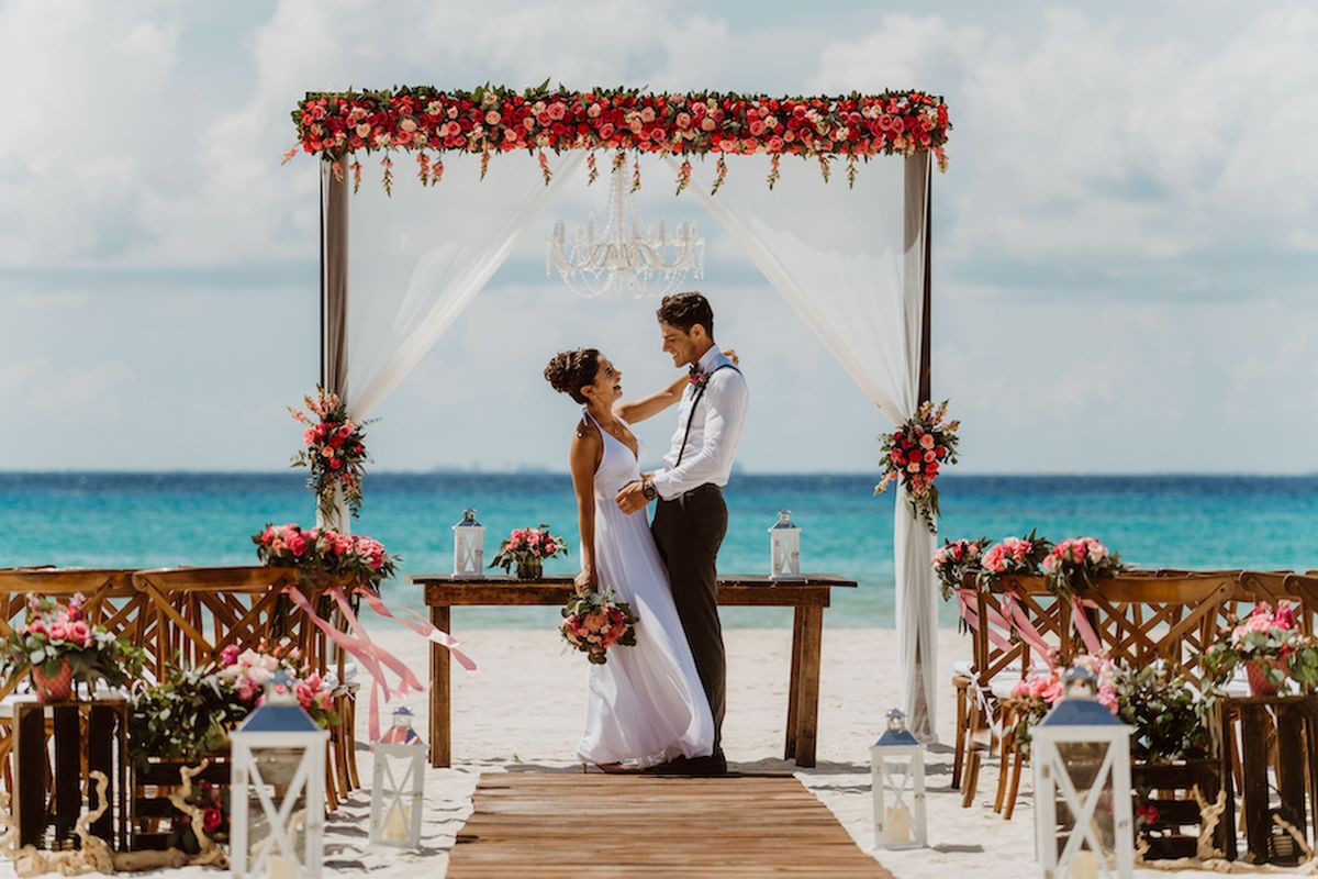 Los hoteles Sandos Hotels and Resorts en México fueron reconocidos y premiados por los usuarios de WeddingWire.