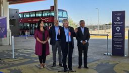 Autoridades del Aeropuerto de Santiago y del Ministerio de Tranportes y Telecomunicaciones destacaron el crecimiento de la demanda por los servicios 555 y 444.