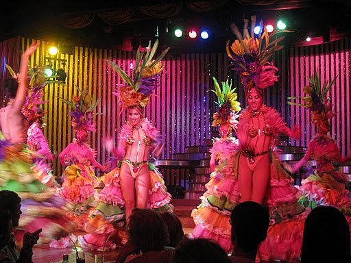 El colorido único del cabaret Parisien.