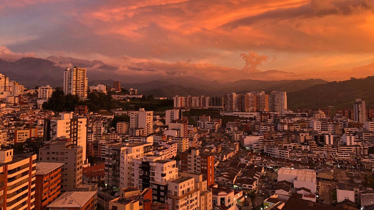 Manizales te espera con su mezcla perfecta de paisajes cafeteros cultura y calidez en cada rincón.