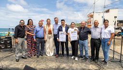 El Ministerio de Turismo entregó un reconocimiento que certifica a dos playas de Manta como destinos de turismo sostenible. 