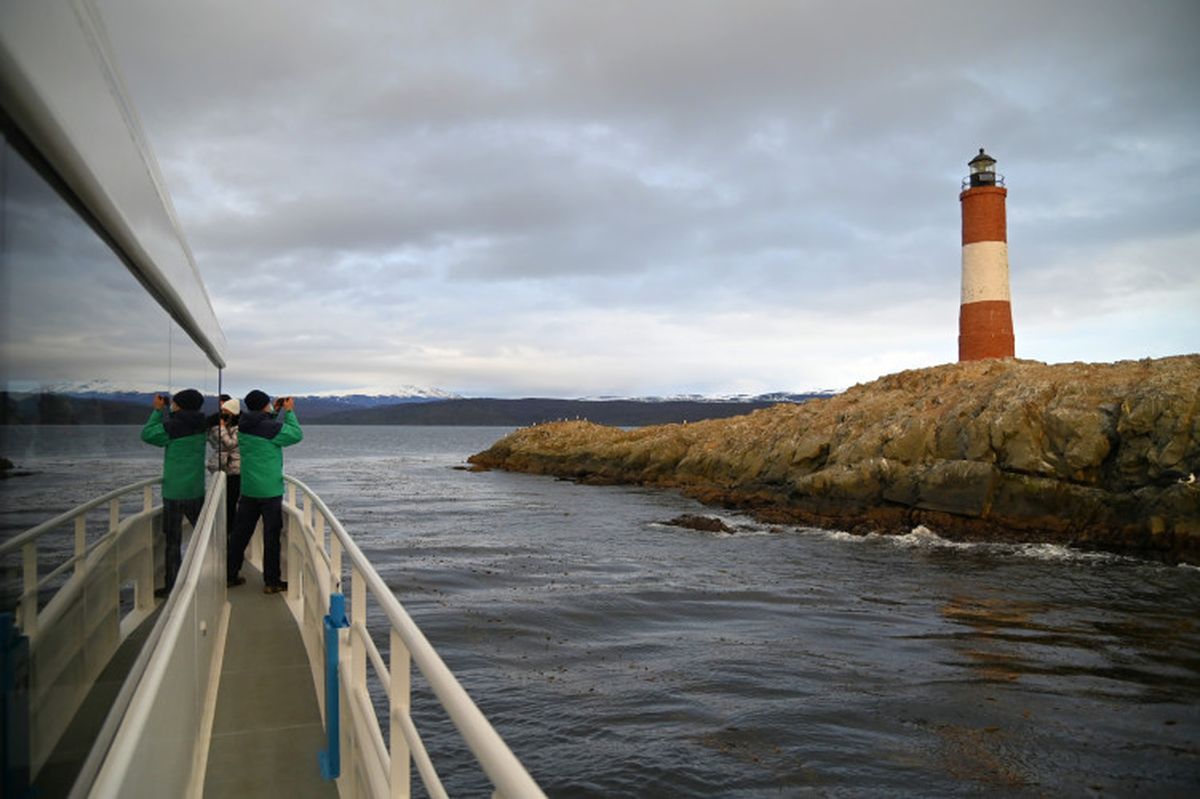 La navegación por el Canal Beagle es una de las actividades más destacadas en Ushuaia.