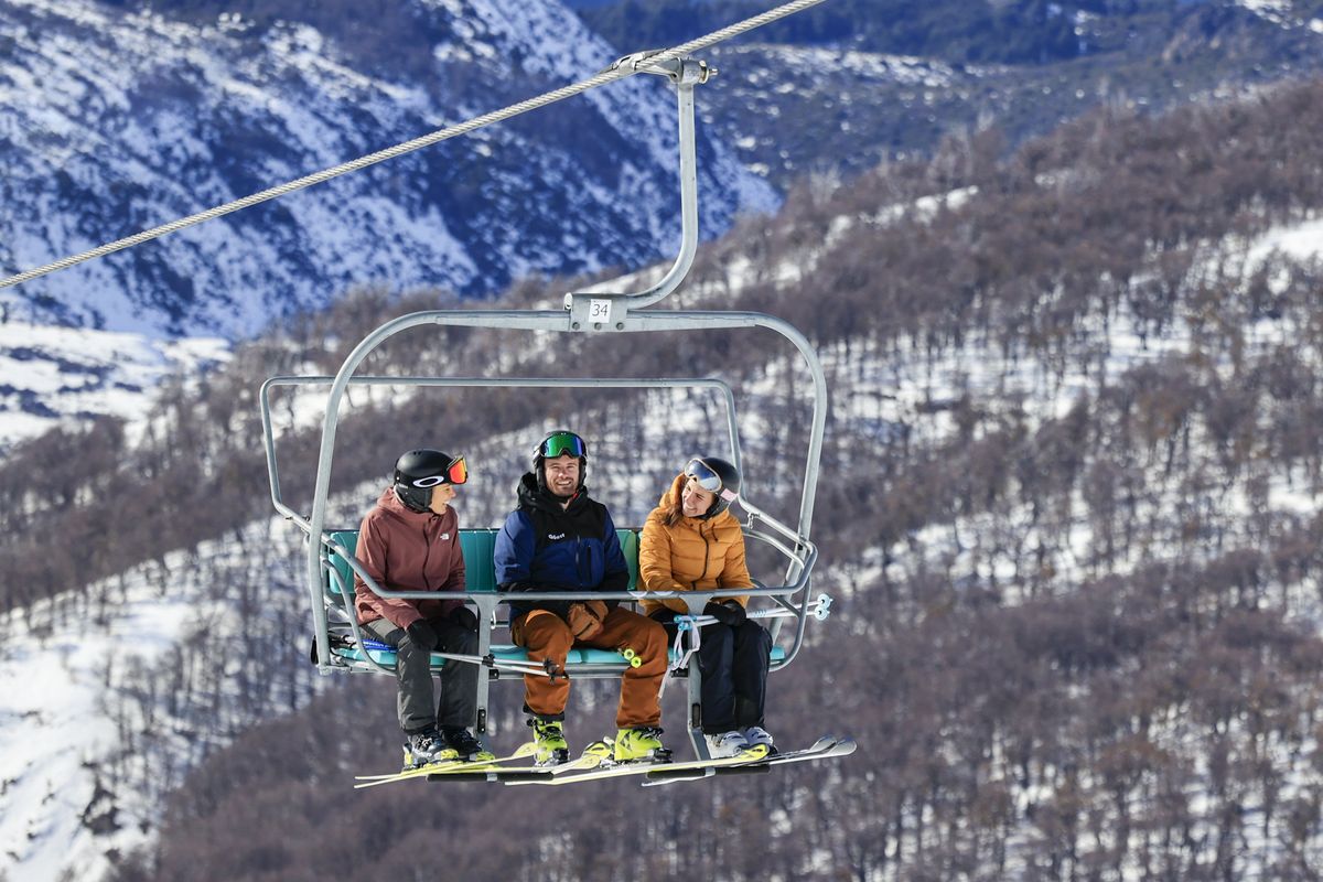 Según el informe de Faevyt, el 41,4% de los encuestados que piensan viajar estas vacaciones de invierno planea gastar entre $ 50 mil y $ 100 mil por persona.