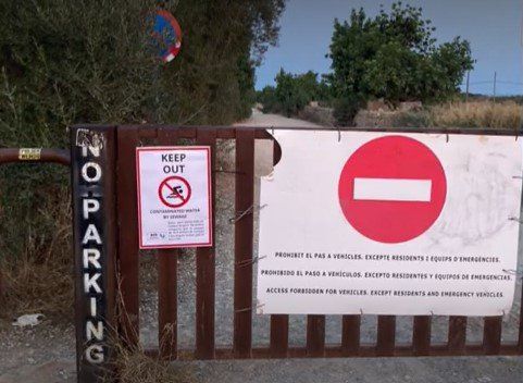 Carteles en Baleares en varias playas con advertencias para evitar turistas.