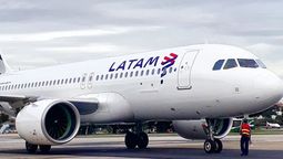 Latam Airlines ofertó $3.000 millones para adjudicarse 10 de las 13 rutas Santiago - Lima que fueron parte de la subasta.