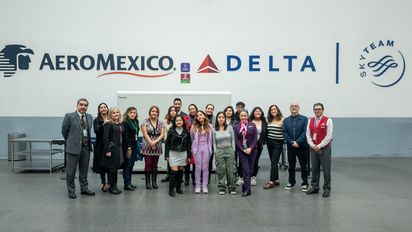 Delta-Aeroméxico ofrece experiencia de aviación a estudiantes de preparatoria en AICM