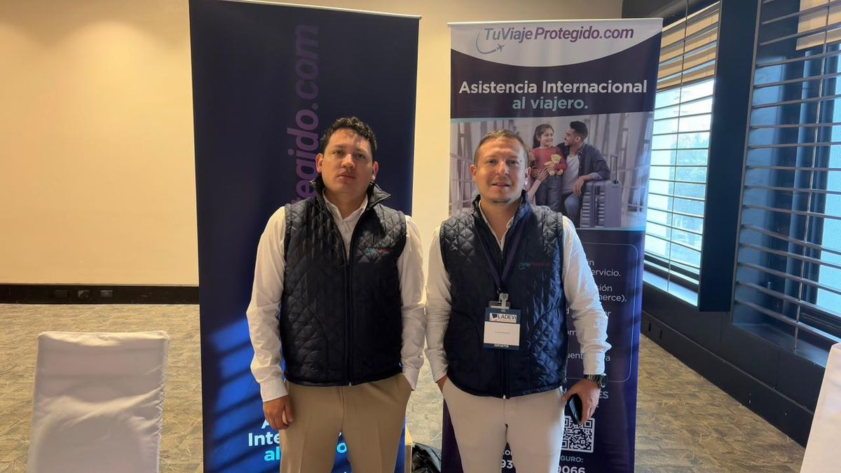 Damián Díaz, ejecutivo de ventas de la asistencia al viajero Tu Viaje Protegido, y Rommel Andino, gerente comercial, en los Ladevi Workshop.