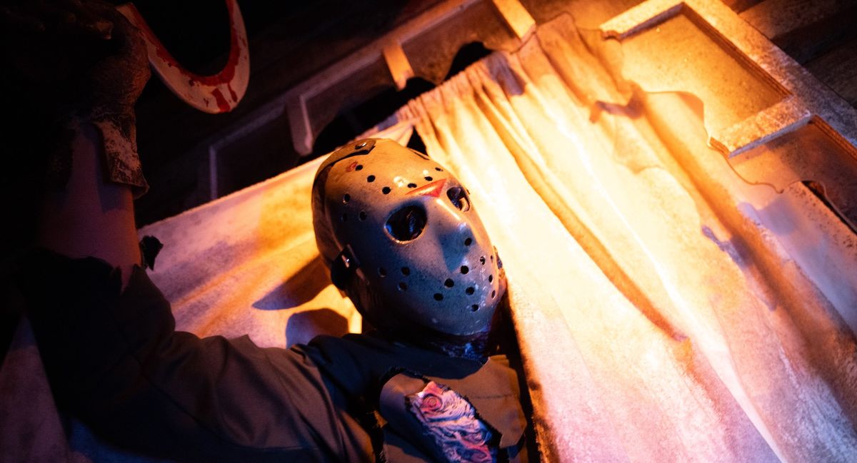 Universal Destinations & Experiences: Jason Voorhees mantiene vivo su leyenda de horror y venganza en Halloween Horror Nights.