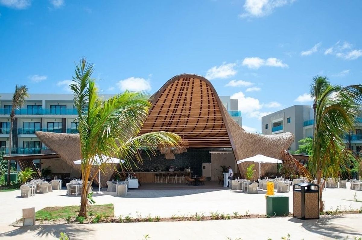 Vista exterior del restaurante La Palapa, de cocina caribeña. Vista exterior del restaurante La Palapa, de cocina caribeña.