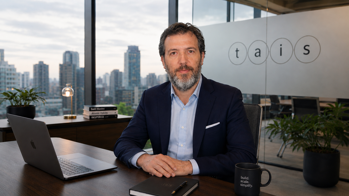 Juan Pablo Arbeletche fundó TAIS Travel Suite para resolver una necesidad propia como agente de viajes: ahorrar tiempo y simplificar las cotizaciones de vuelos.&nbsp;