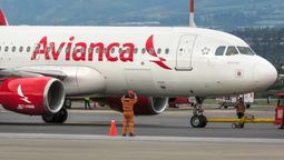 Avianca anunció suspensiones en cuatro rutas desde Cali y Cartagena.
