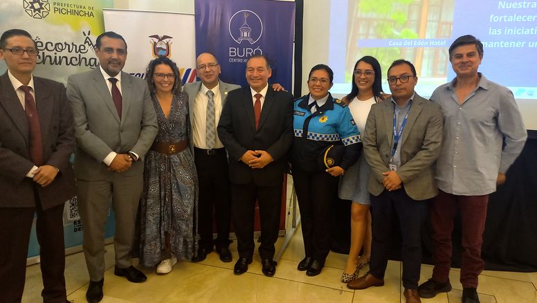 Periodistas y representantes de entidades públicas y de los gremios del turismo participaron como ponentes en la charla organizada por el Buró del Centro Histórico de Quito.