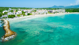 Este destino en Nayarit es conocido por sus hermosas playas y sus campos de golf.