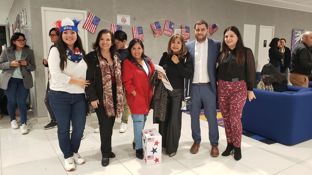 Marita Villalba, Daniel Moran junto a las agencias de viajes invitadas.