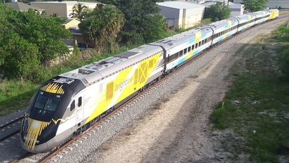 El tren Brightline une Miami con Orlando, dos grandes destinos turísticos de Florida.