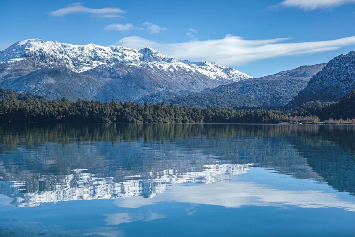 Esquel recibe una gran cantidad de turistas que desean conocer el Parque Nacional Los Alerces. Esquel recibe una gran cantidad de turistas que desean conocer el Parque Nacional Los Alerces.