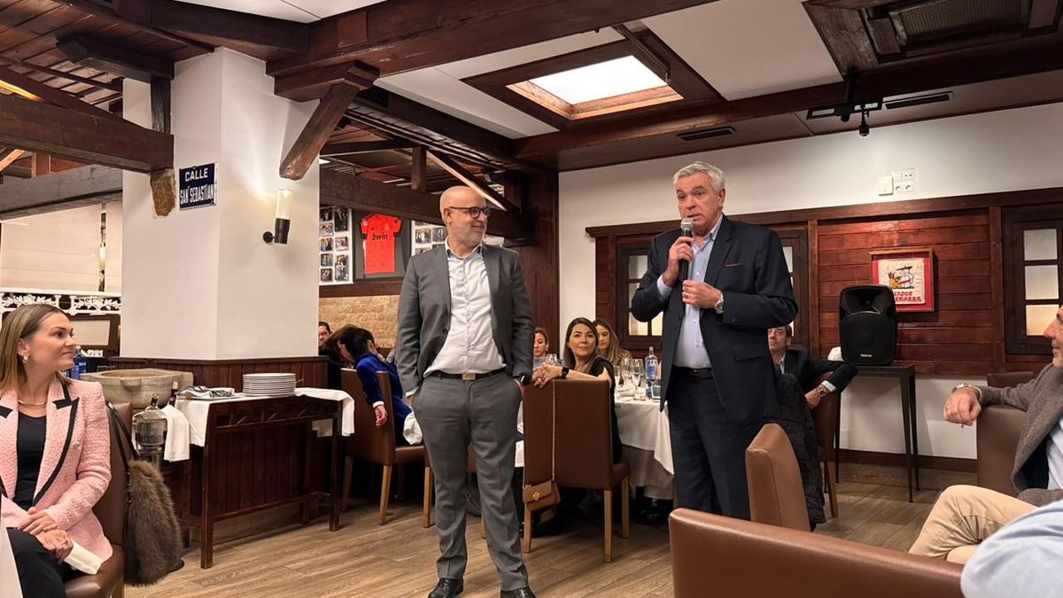 Alejandro Lavín junto a Javier Castillo, director general de turoperación de Ávoris. Alejandro Lavín junto a Javier Castillo, director general de turoperación de Ávoris.