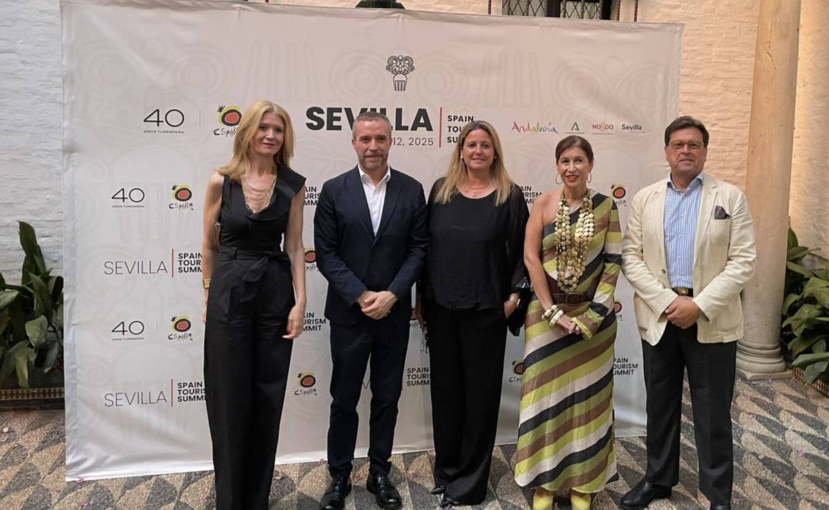 Directivos de Andalucía, Sevilla y Turespaña durante el evento de agencias de viajes de EE.UU y Canadá en Sevilla.