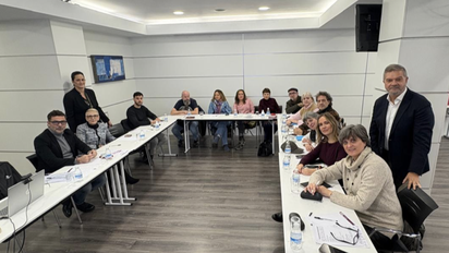 Representantes de CEAV, Valorian, CCOO y UGT, en la constitucion de la mesa de negociacion del convenio de agencias de viajes de 2026.