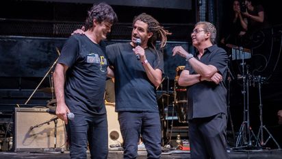 Ciro Martínez, Manu Lozano de Fundación Sí y Sebastián Falus de Tije realizan un balance de la noche solidaria.&nbsp;